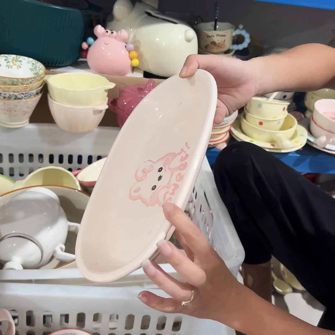 瓷片粉色兔子鱼盘一个