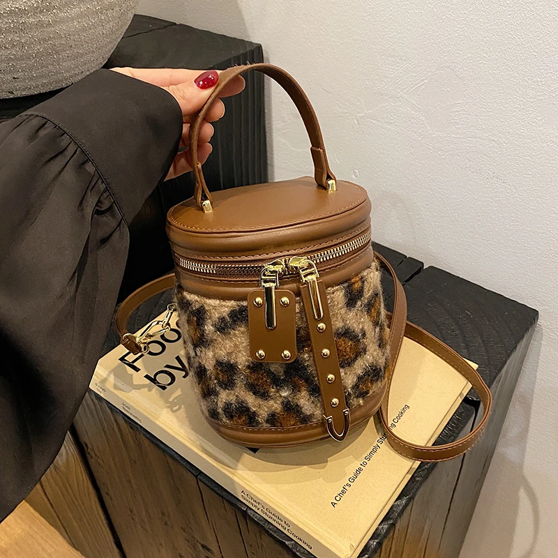 潮流休闲网红斜跨水桶包日韩单肩包小众时尚潮流简约秋冬包包拉链