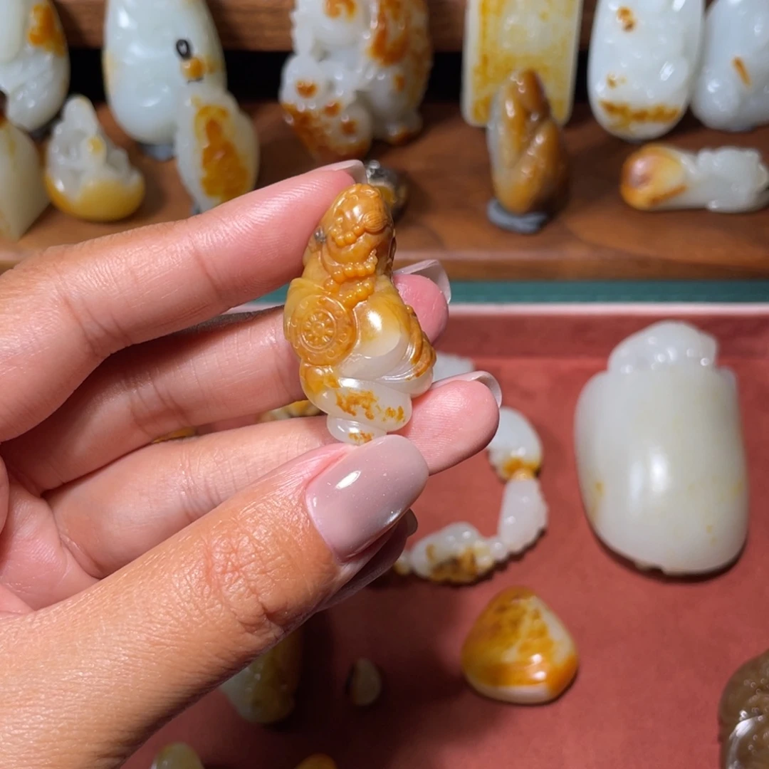 颈饰未镶嵌和田玉（糖玉）