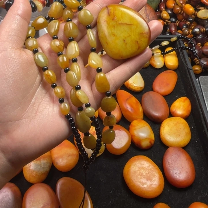 益***子和田玉未镶嵌颈饰