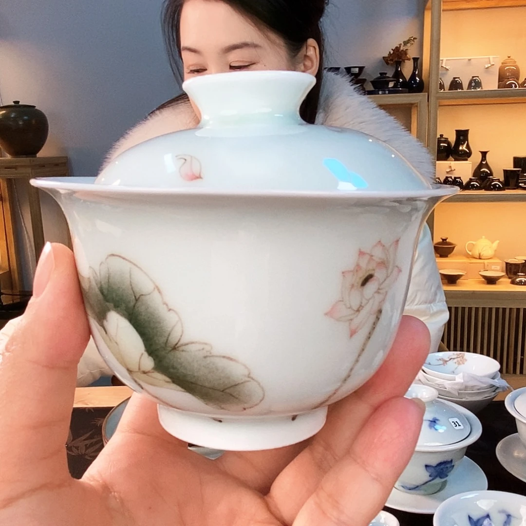 戏墨白釉荷花两才盖碗