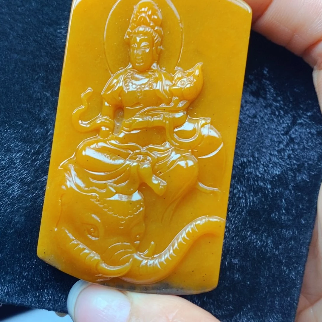 未镶嵌石英质玉（黄龙玉）颈饰