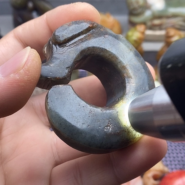 未镶嵌蛇纹石玉颈饰