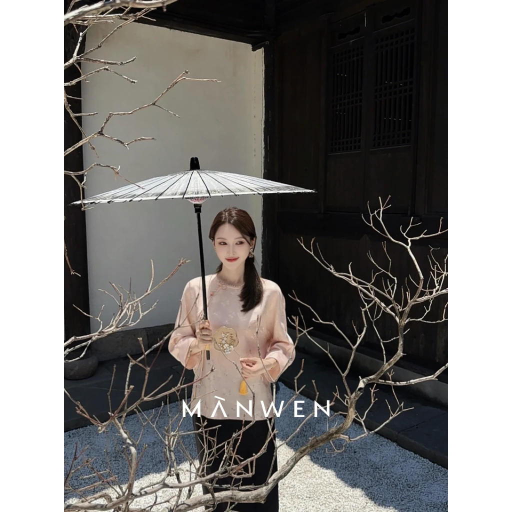 【曼文kiki】“粉黛游蝶”新中式国风花萝斜襟盘扣上衣 25S451