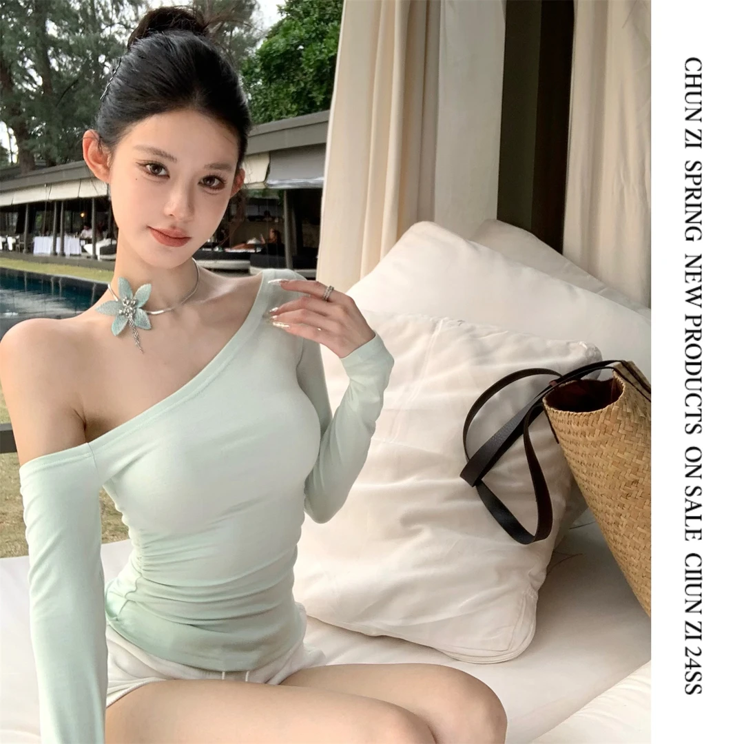 【CHUN ZI】25春夏 松弛感斜肩t恤女性感修身显瘦打底上衣女