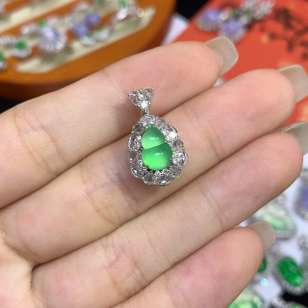 翡翠吊坠(赠链)18K金镶嵌