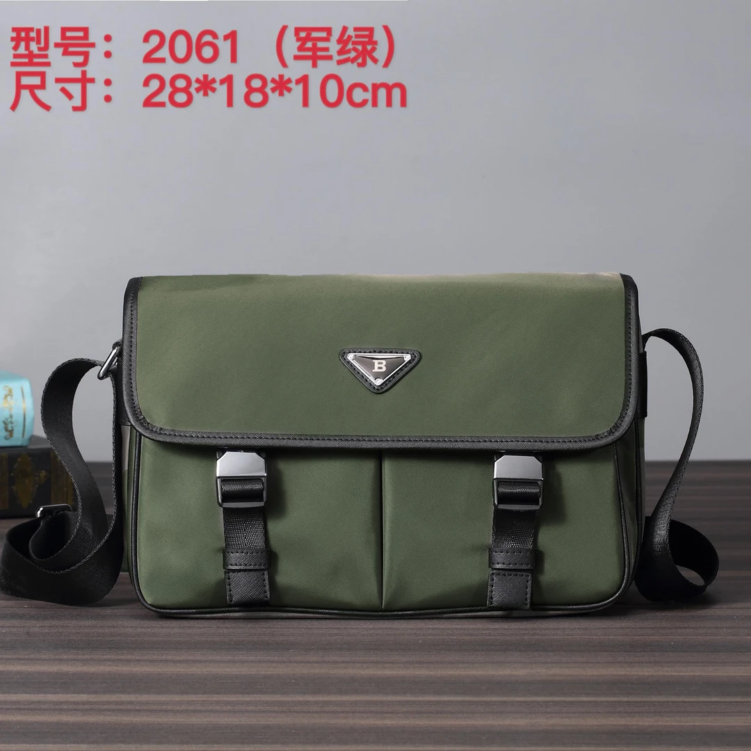 布包新款潮牌男士单肩斜挎包复古邮差包多功能挎包通勤休闲包军绿