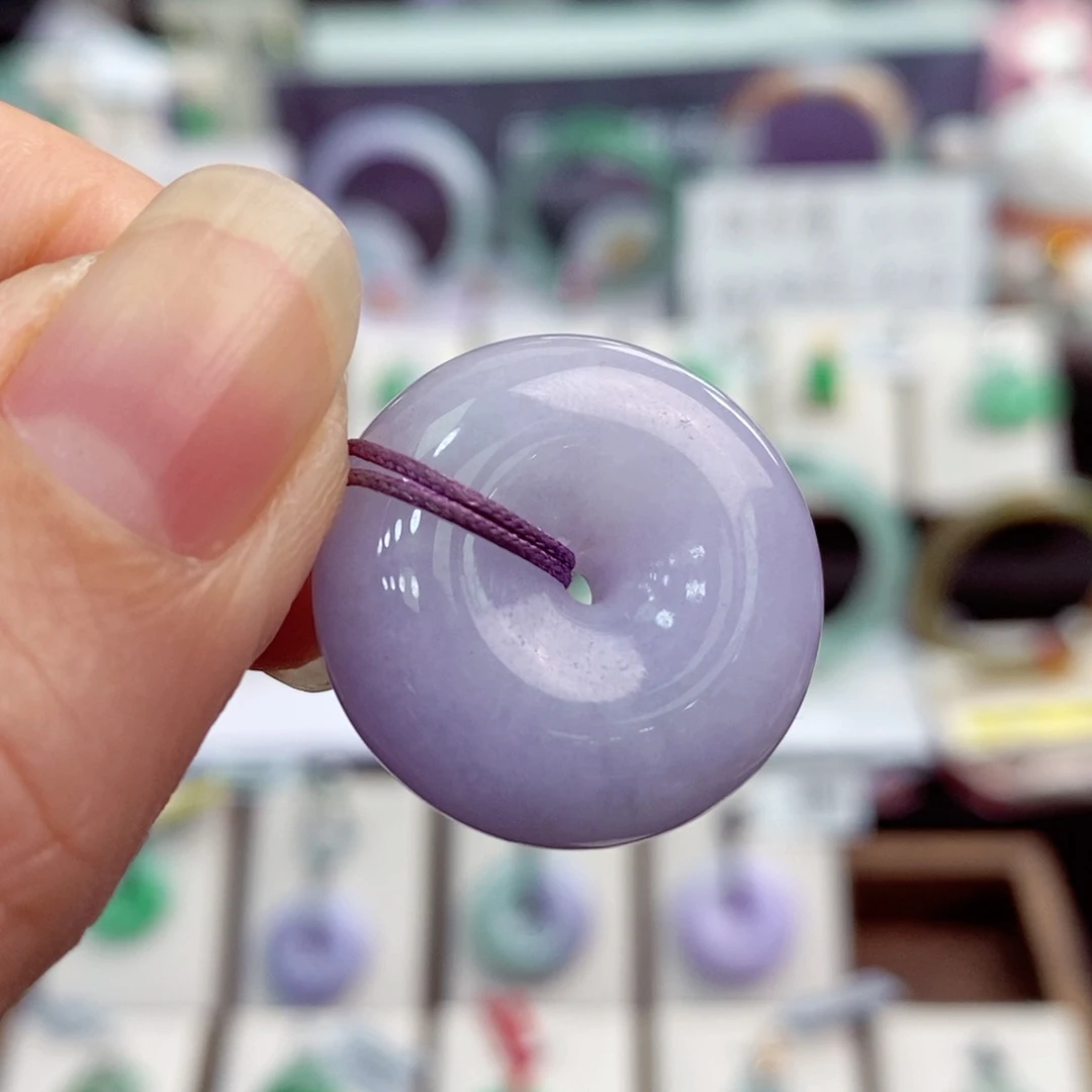 翡翠颈饰未镶嵌平安扣