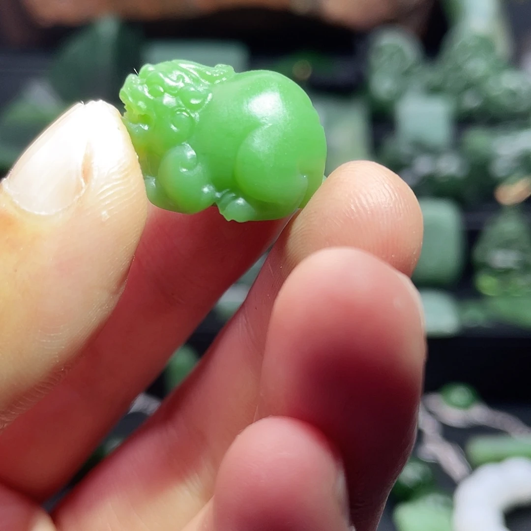 颈饰未镶嵌和田玉（碧玉）