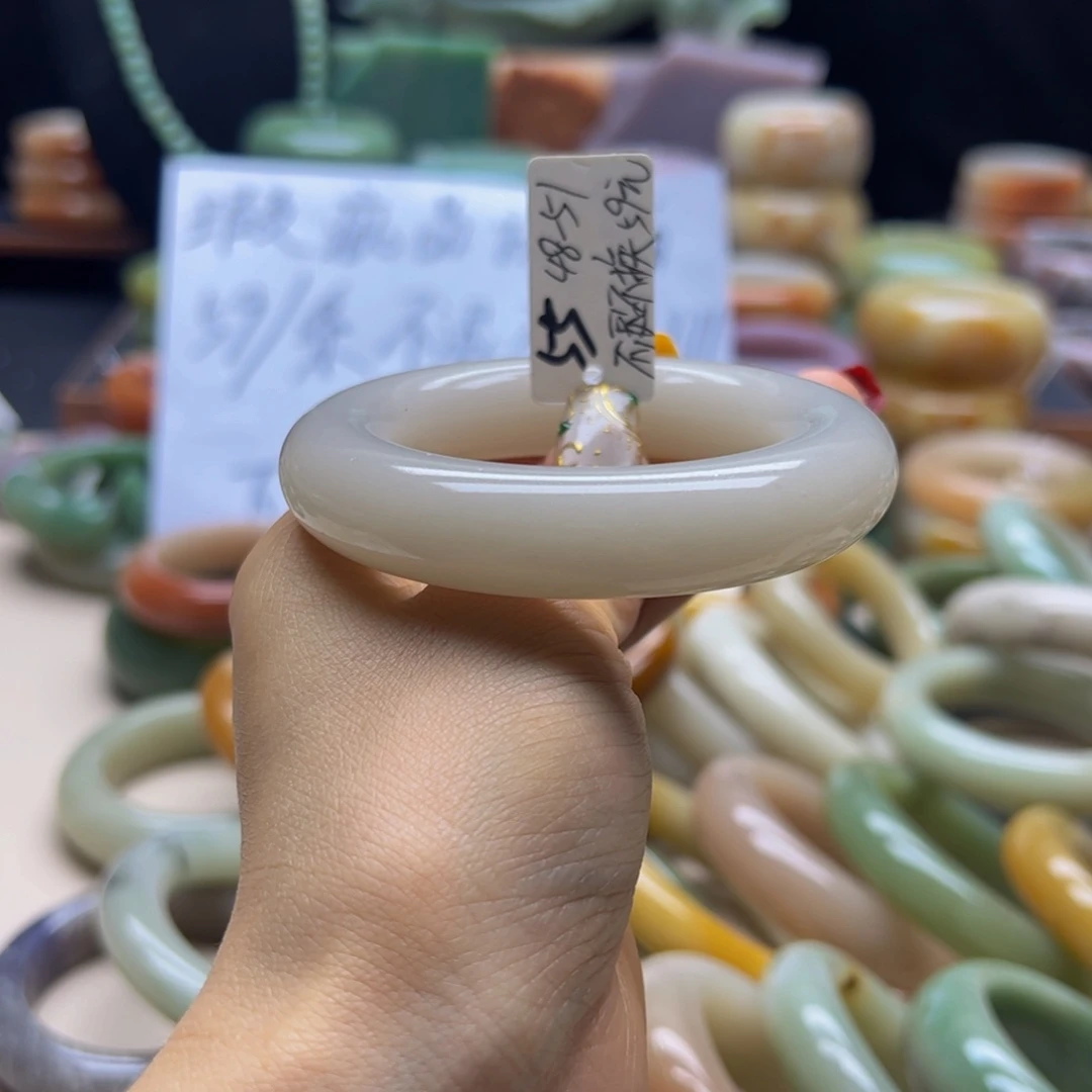 石英岩玉手镯未镶嵌