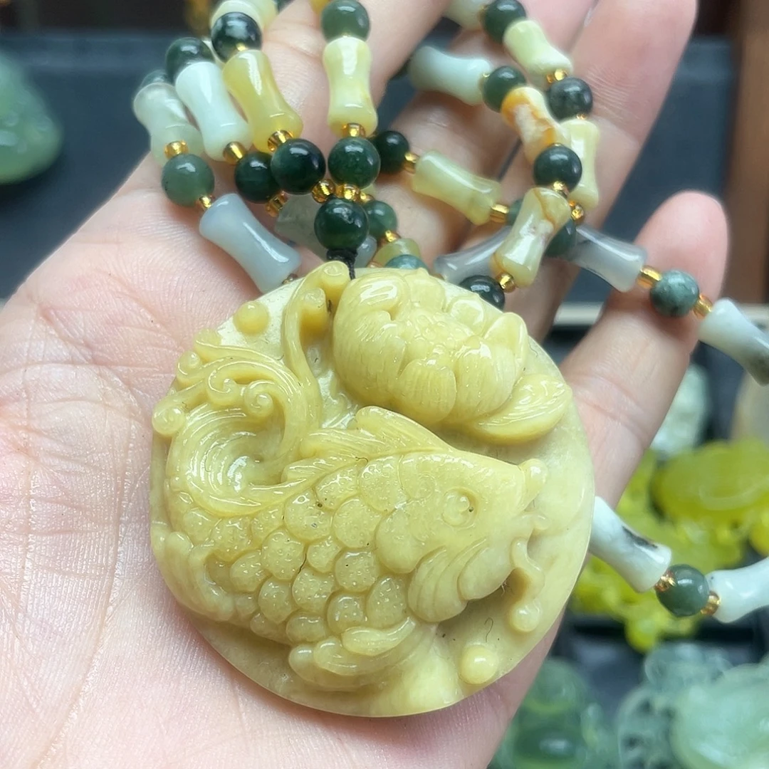 蛇纹石玉未镶嵌颈饰