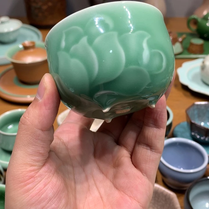 龙泉青瓷梅子青三足杯