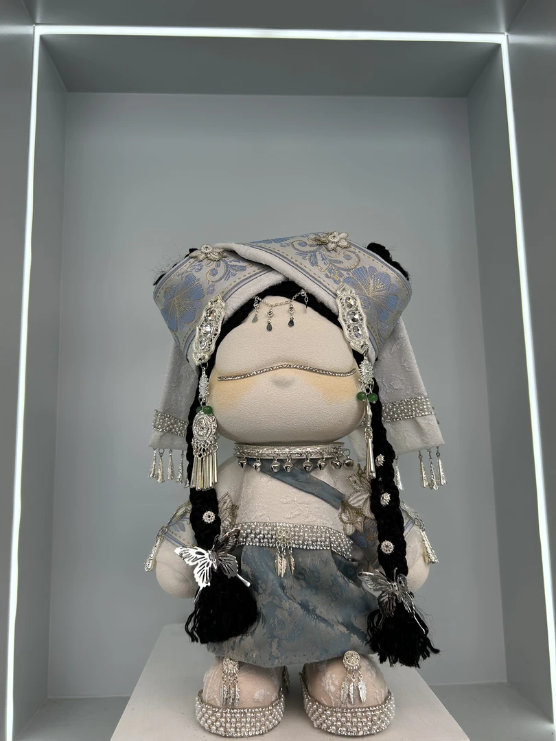 熊子路  壮族女孩  32厘米创意潮玩大号手工民族系列摆件潮流摆件