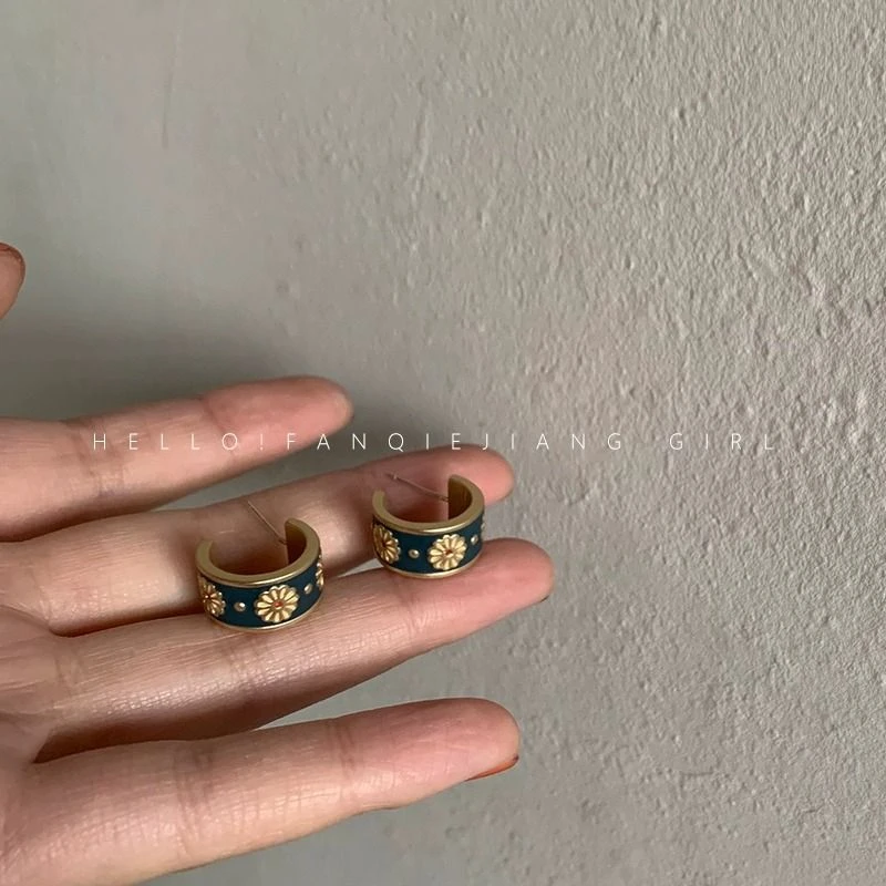 合金耳饰 定制款高级感vintage复古小雏菊C型耳钉法式耳环新款