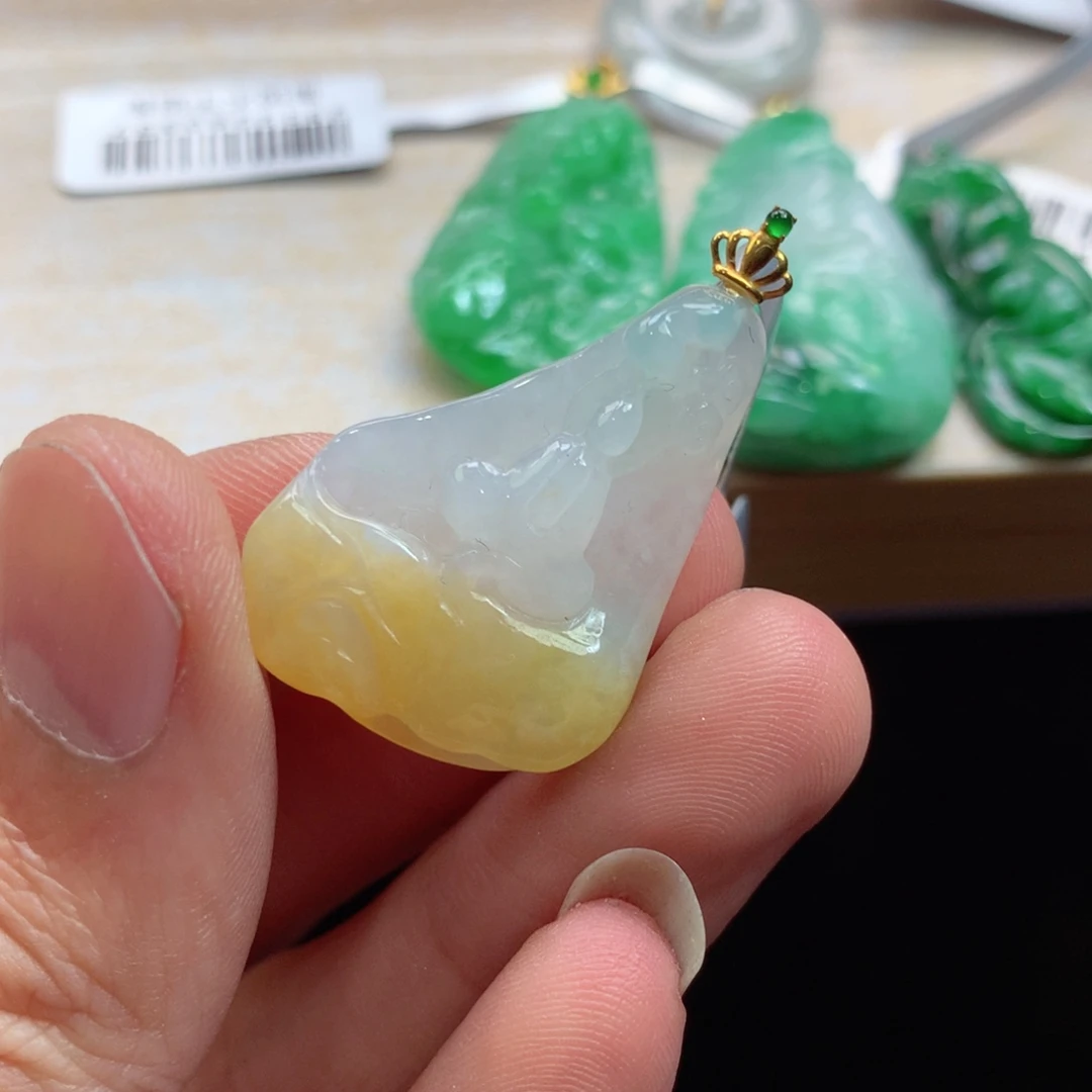 翡翠未镶嵌颈饰吊坠