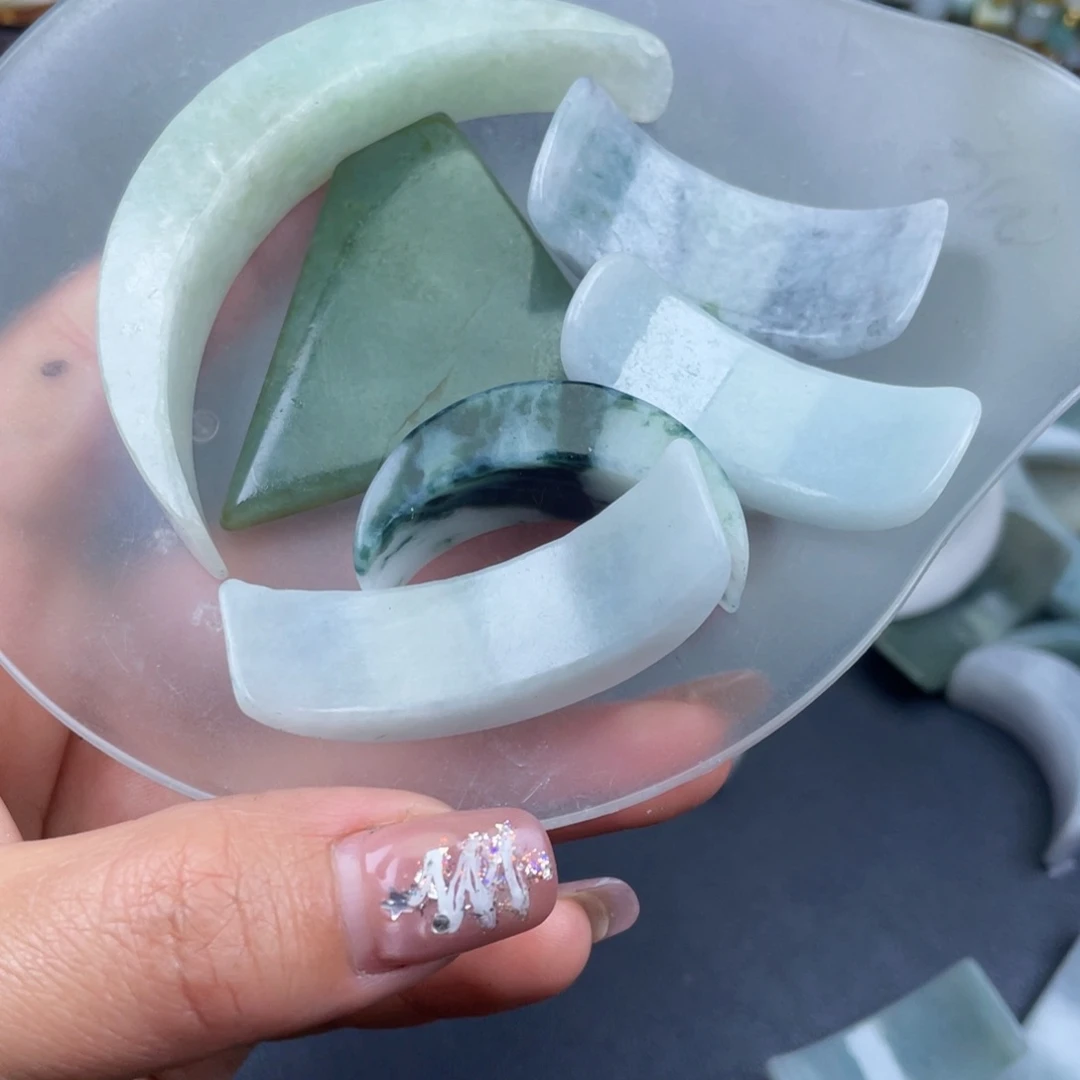 翡翠颈饰未镶嵌翡翠71