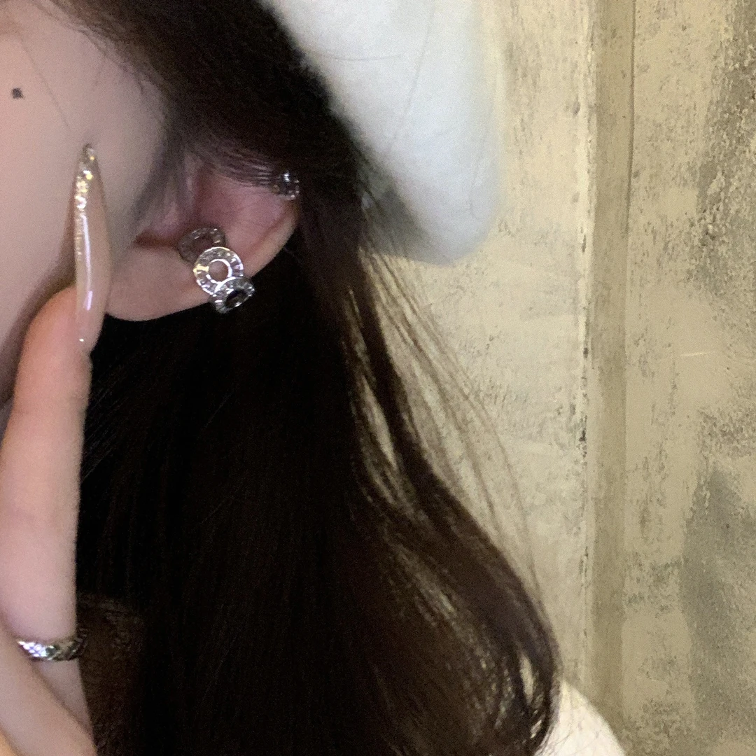 铜合金耳饰 轻奢精致冷淡风圆形无耳洞耳骨夹小众设计感气质耳夹