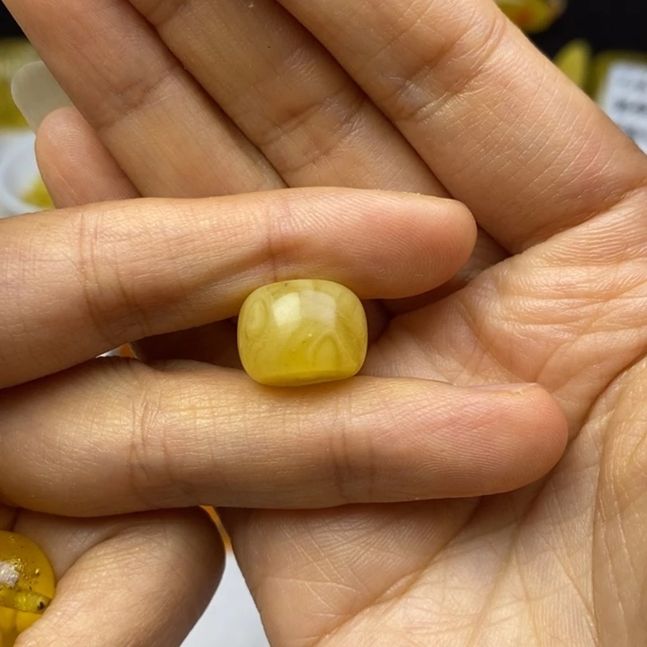 孟***。裸石蜜蜡未镶嵌瑕疵
