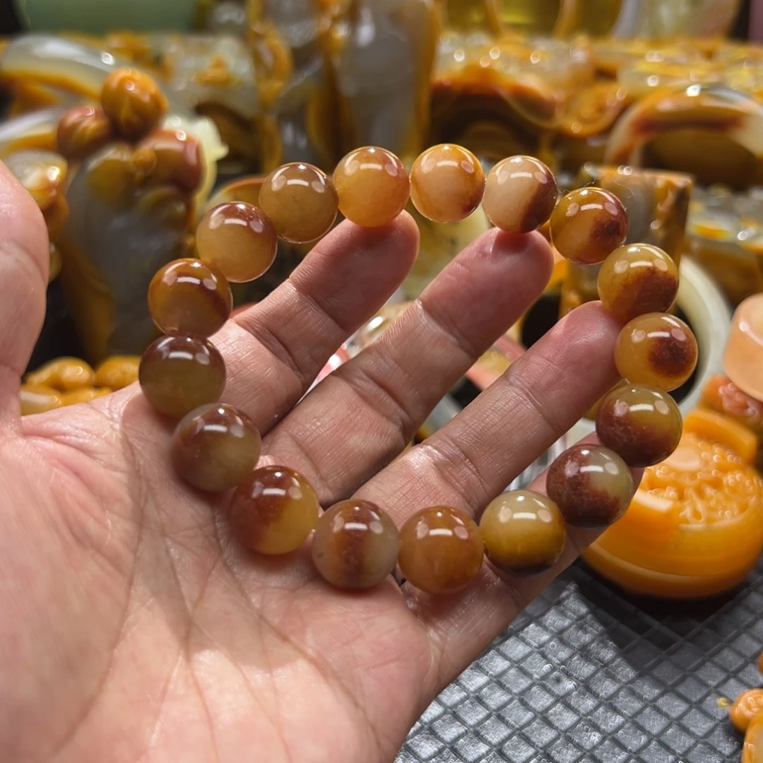 颈饰未镶嵌石英质玉
