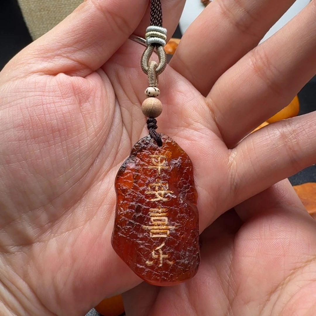 琥珀颈饰未镶嵌平安喜乐牌