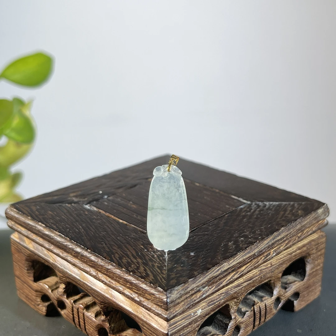 JXA03-010 天然缅甸A货翡翠 18K扣头福瓜