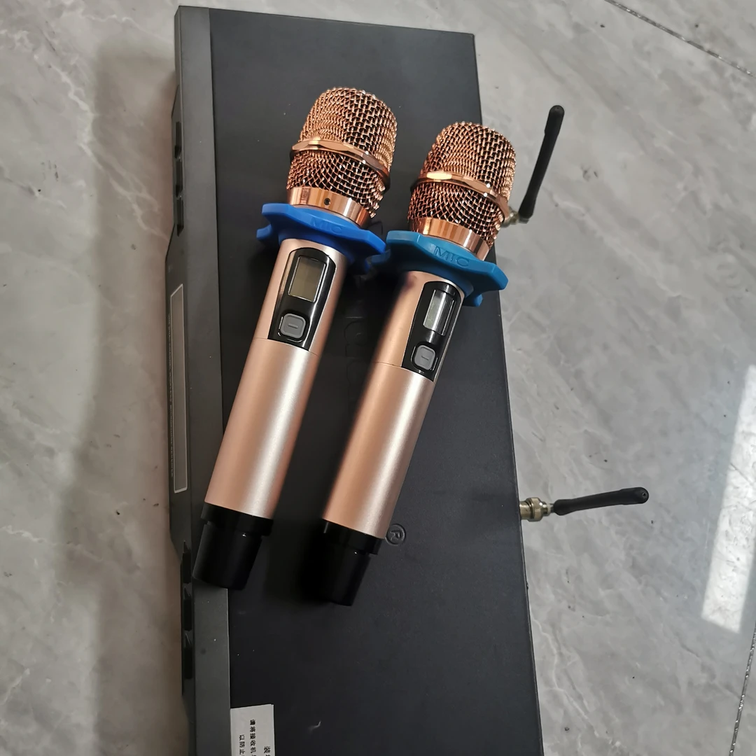 一拖二无线麦克风一套
