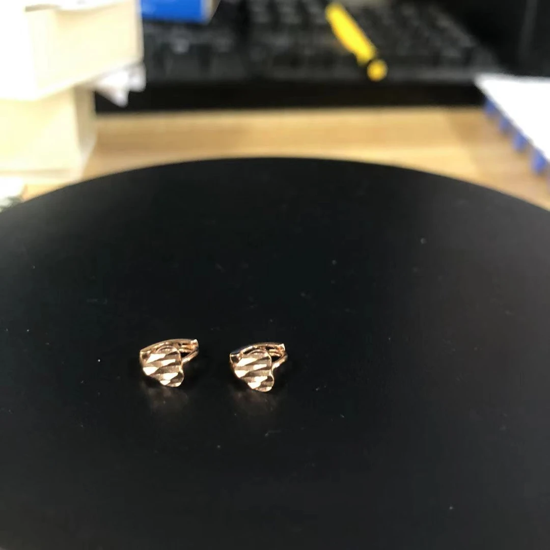 14K玫瑰金桃心耳骨扣耳饰