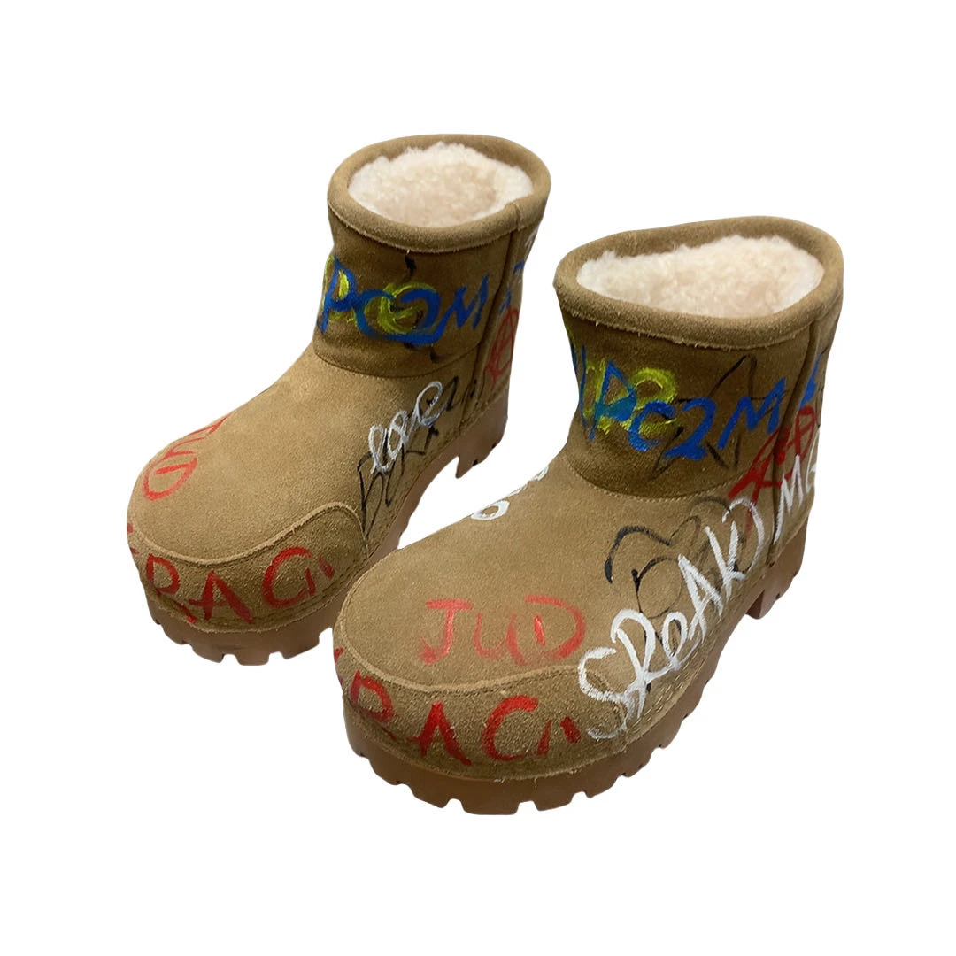 富贵足617厚底5公分休闲百搭卡皮巴拉牛反绒皮涂鸦保暖短筒雪地靴