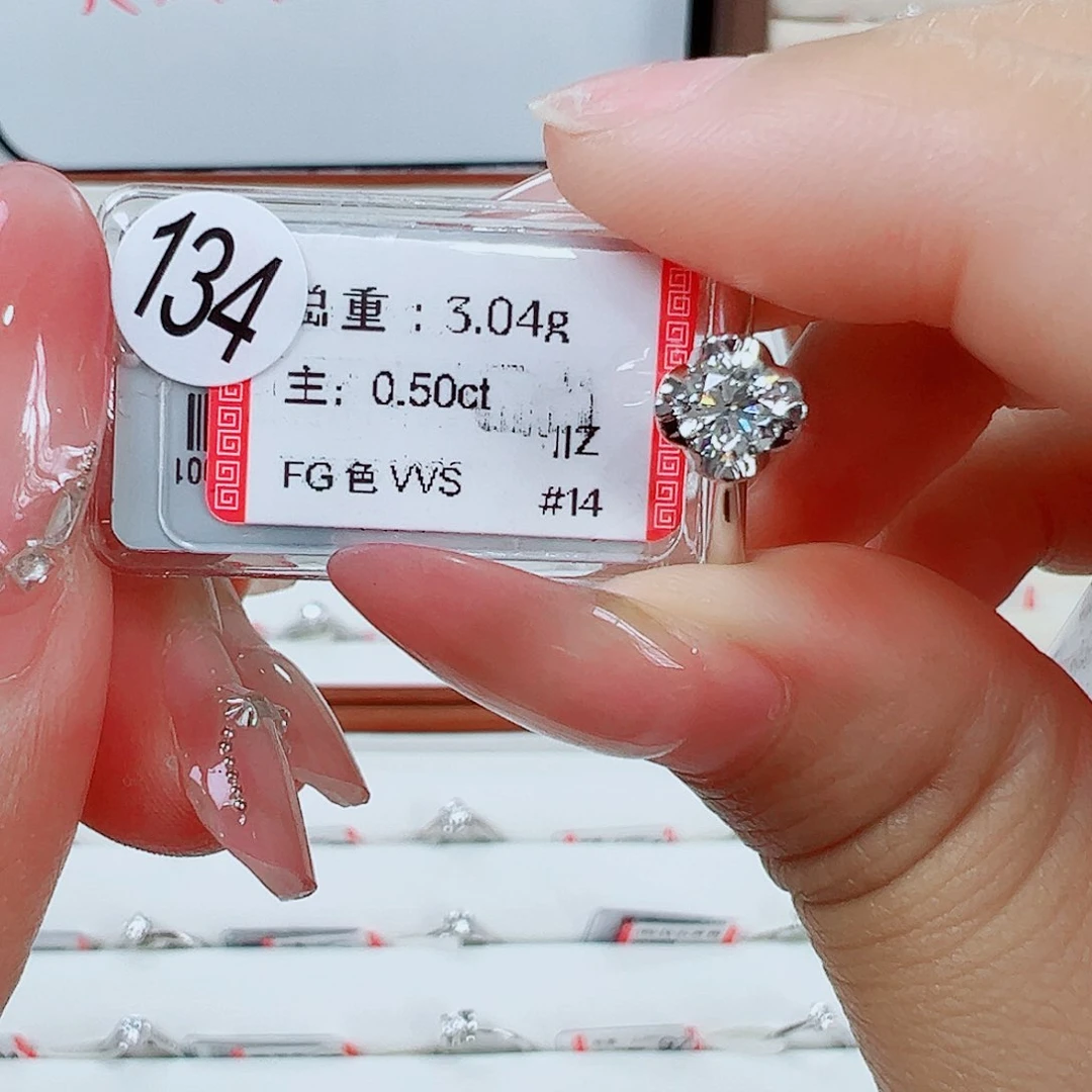 戒指/指环18K金镶嵌钻石