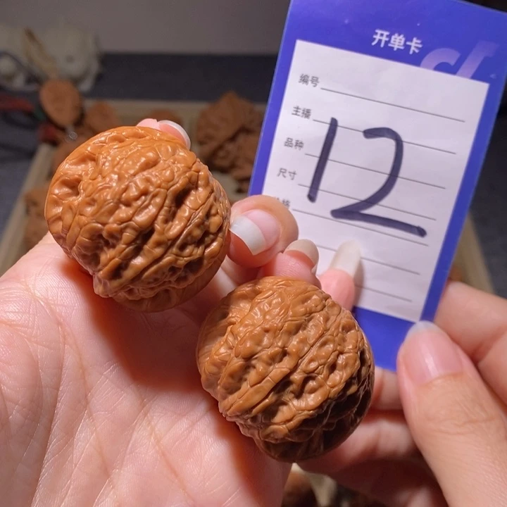 昊***把件文玩核桃血麒麟37左右
