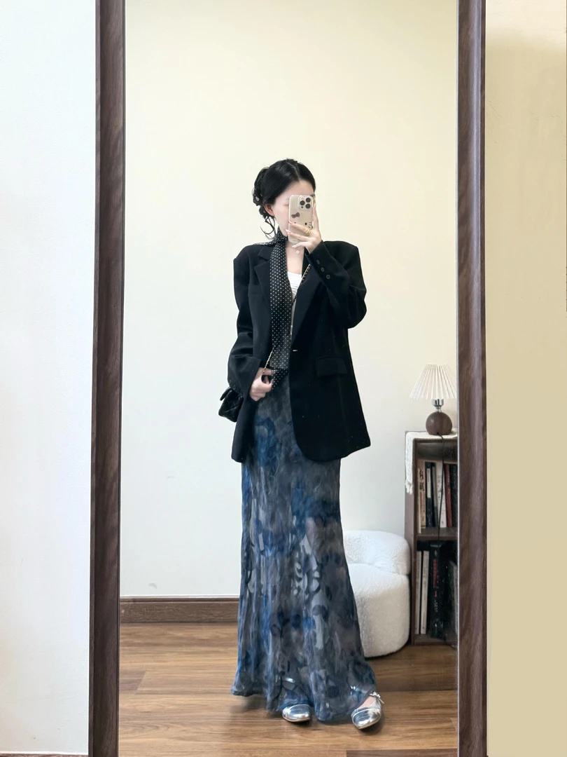 2025早秋搭配一整套高级感黑色西装外套搭配蕾丝半身裙气质两件套
