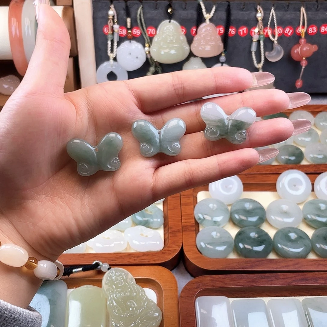 石英质玉未镶嵌颈饰