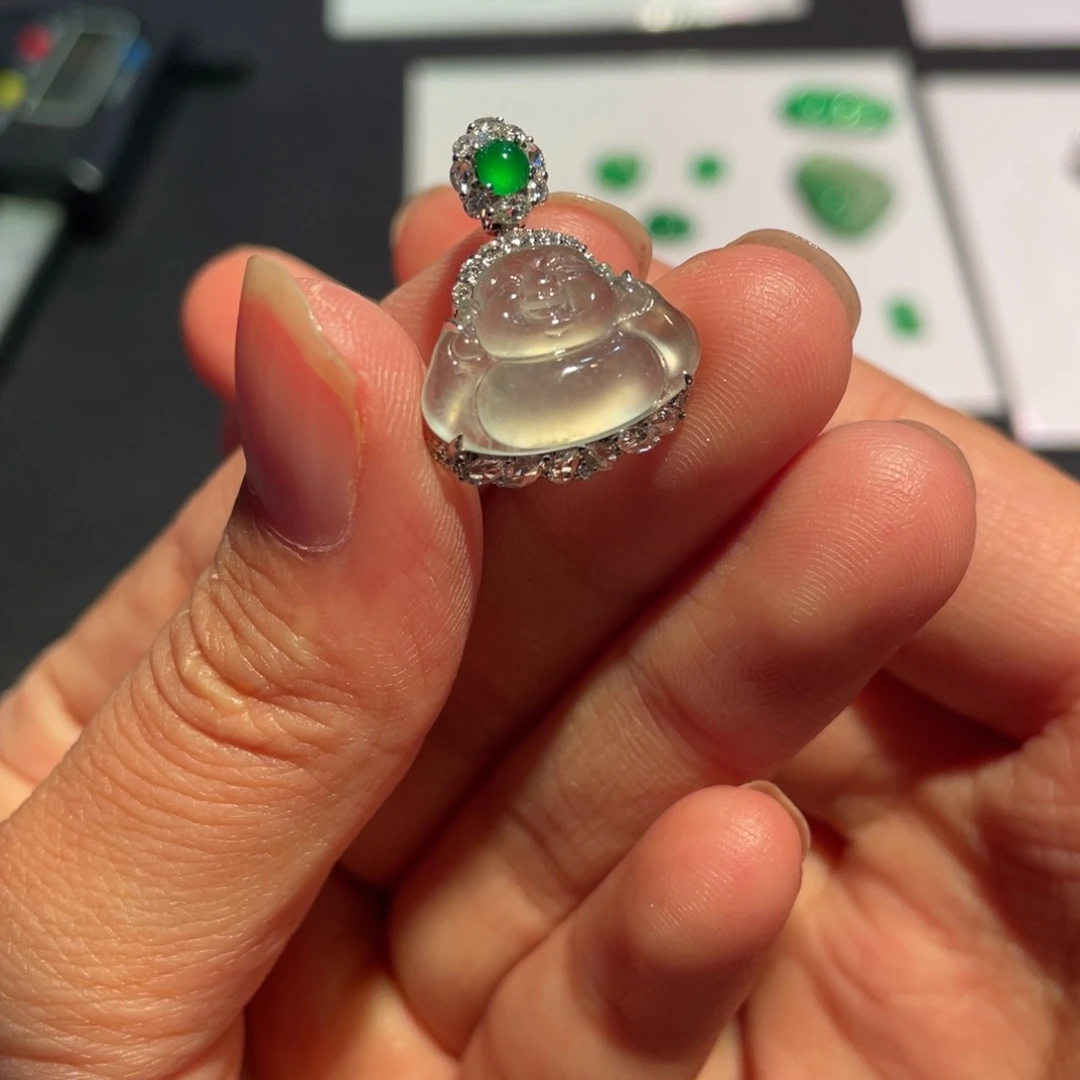 翡翠18K金镶嵌颈饰佛