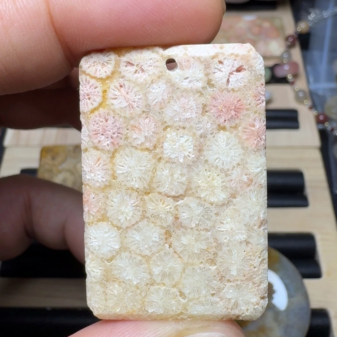 未镶嵌纯天然色有机玉石保真色硅化玉