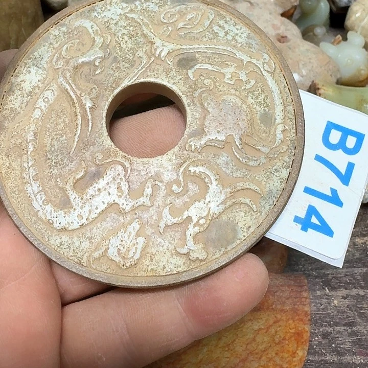 和田玉颈饰未镶嵌陶*