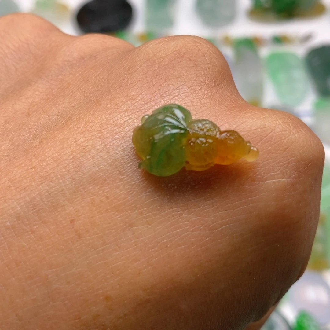 听***者定制翡翠未镶嵌金鱼