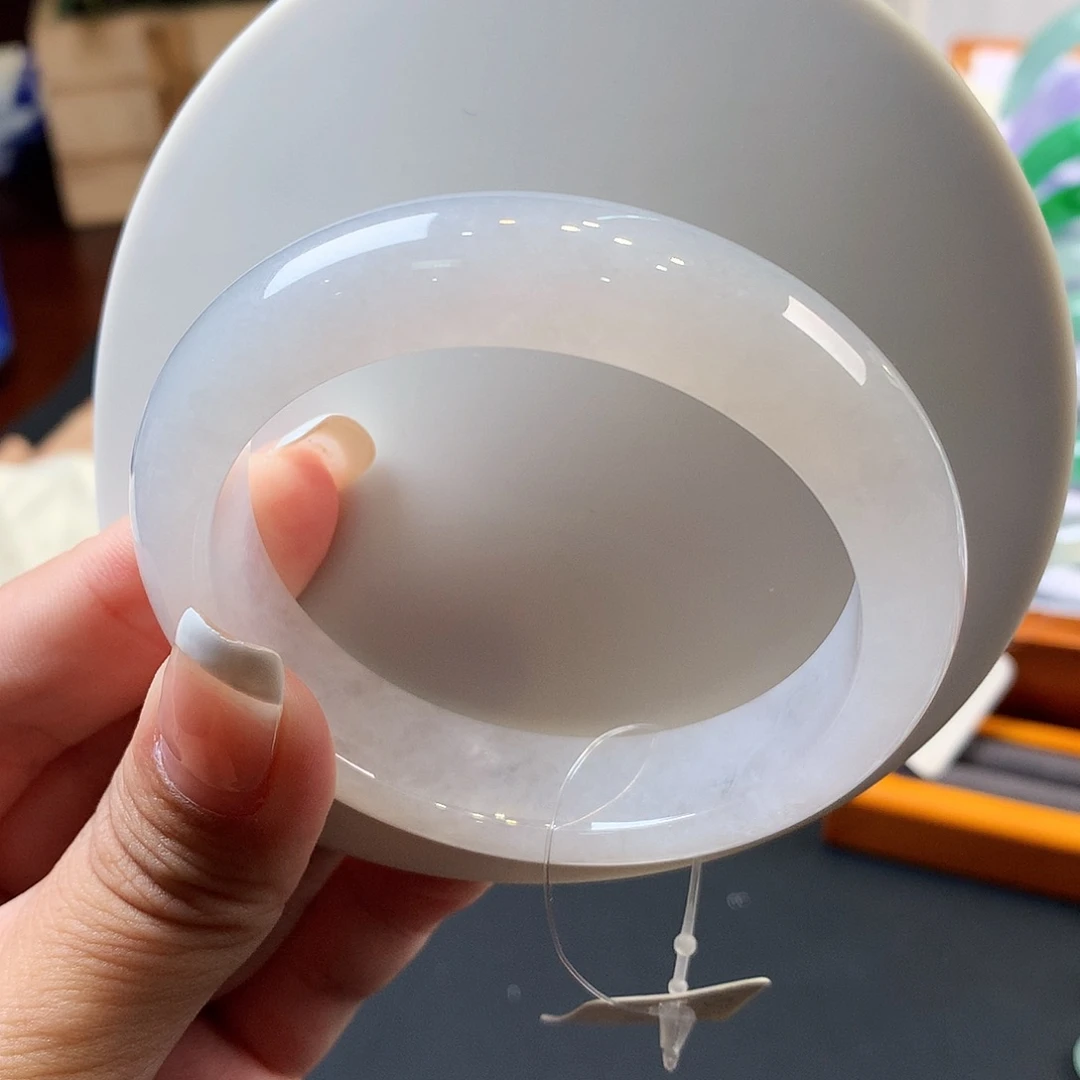 翡翠未镶嵌手镯近白月光宽版手镯