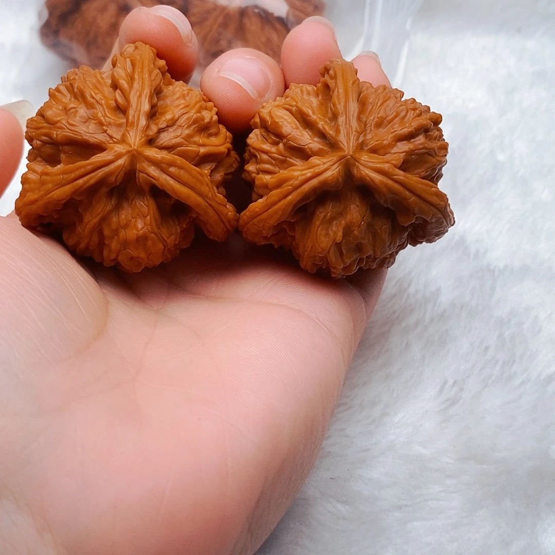 刘***孟文玩核桃吊坠三棱