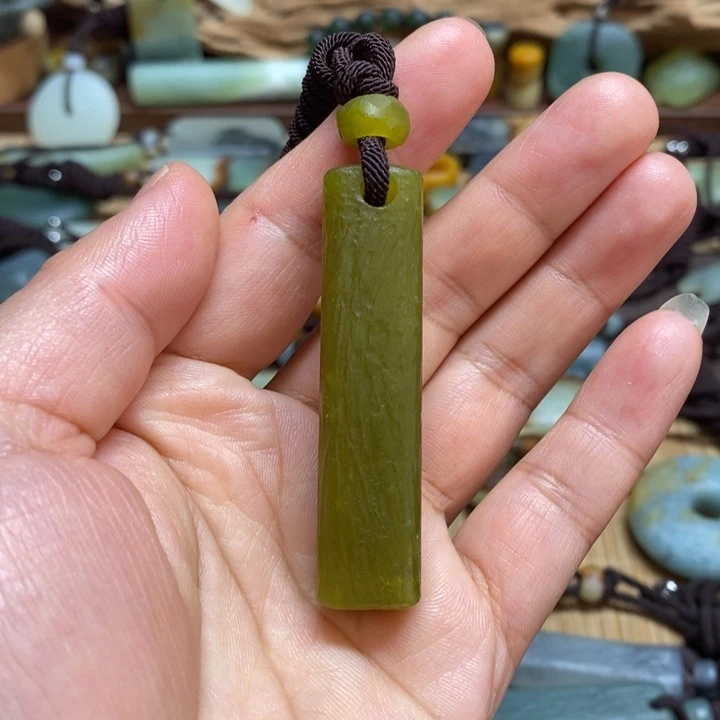 蛇纹石玉未镶嵌挂件