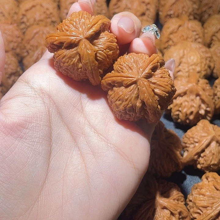 嘟***丶文玩核桃吊坠小妹三棱