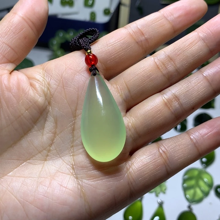 岫玉未镶嵌颈饰吊坠