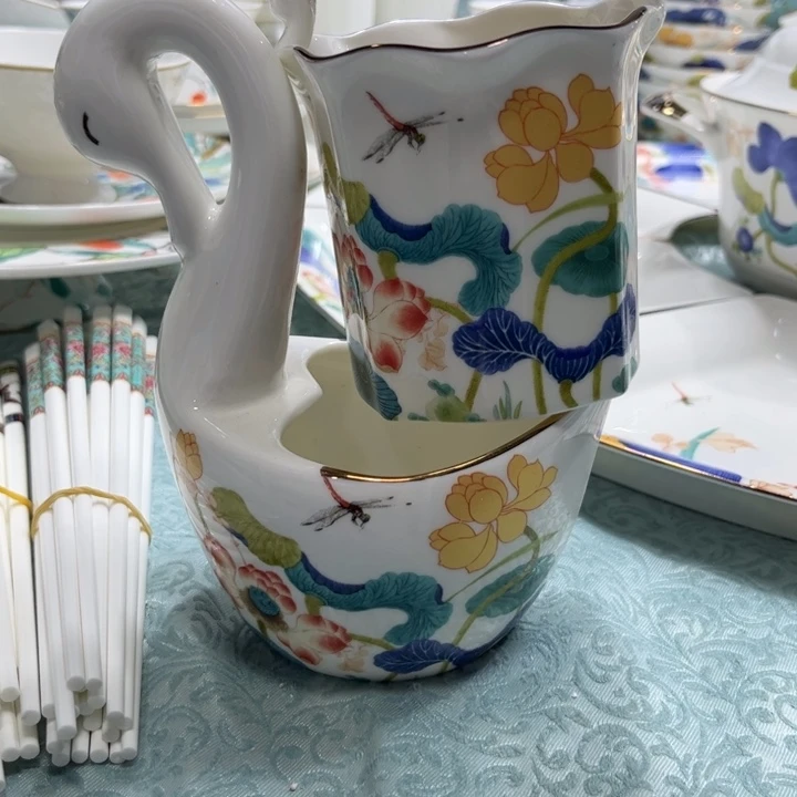 瓷片荷塘天鹅花篮各一个