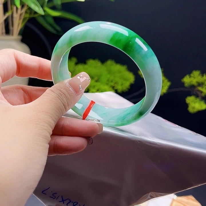 未镶嵌手镯翡翠58