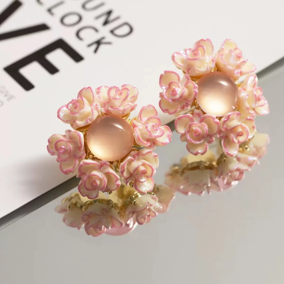 铜合金耳饰 新款轻奢气质复古素款简约时尚百搭轻奢花朵耳钉1717