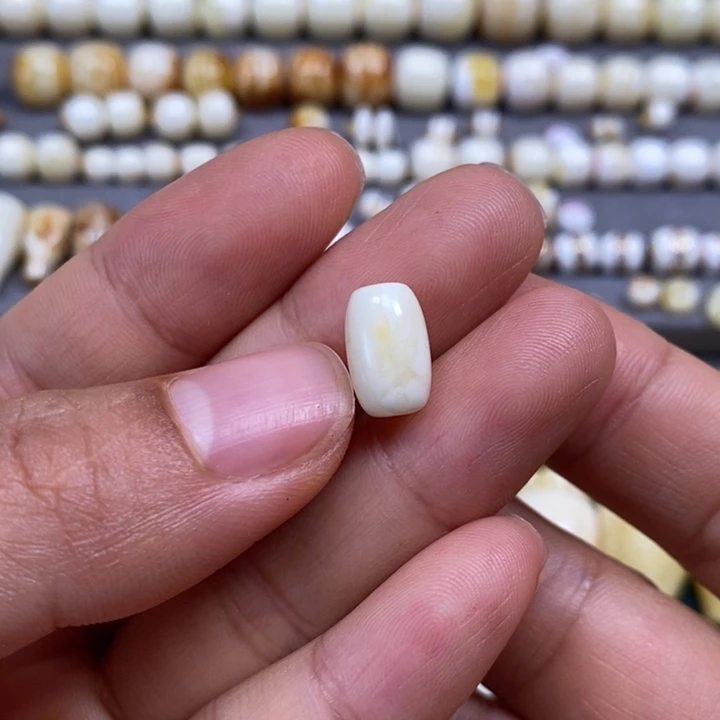 裸石琥珀未镶嵌桶珠