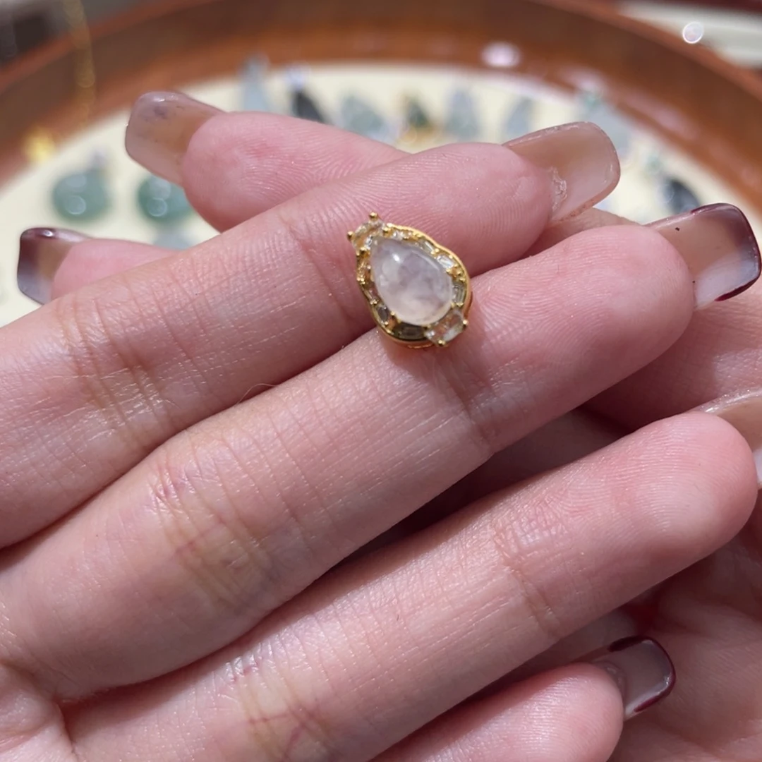 翡翠未镶嵌颈饰路路通