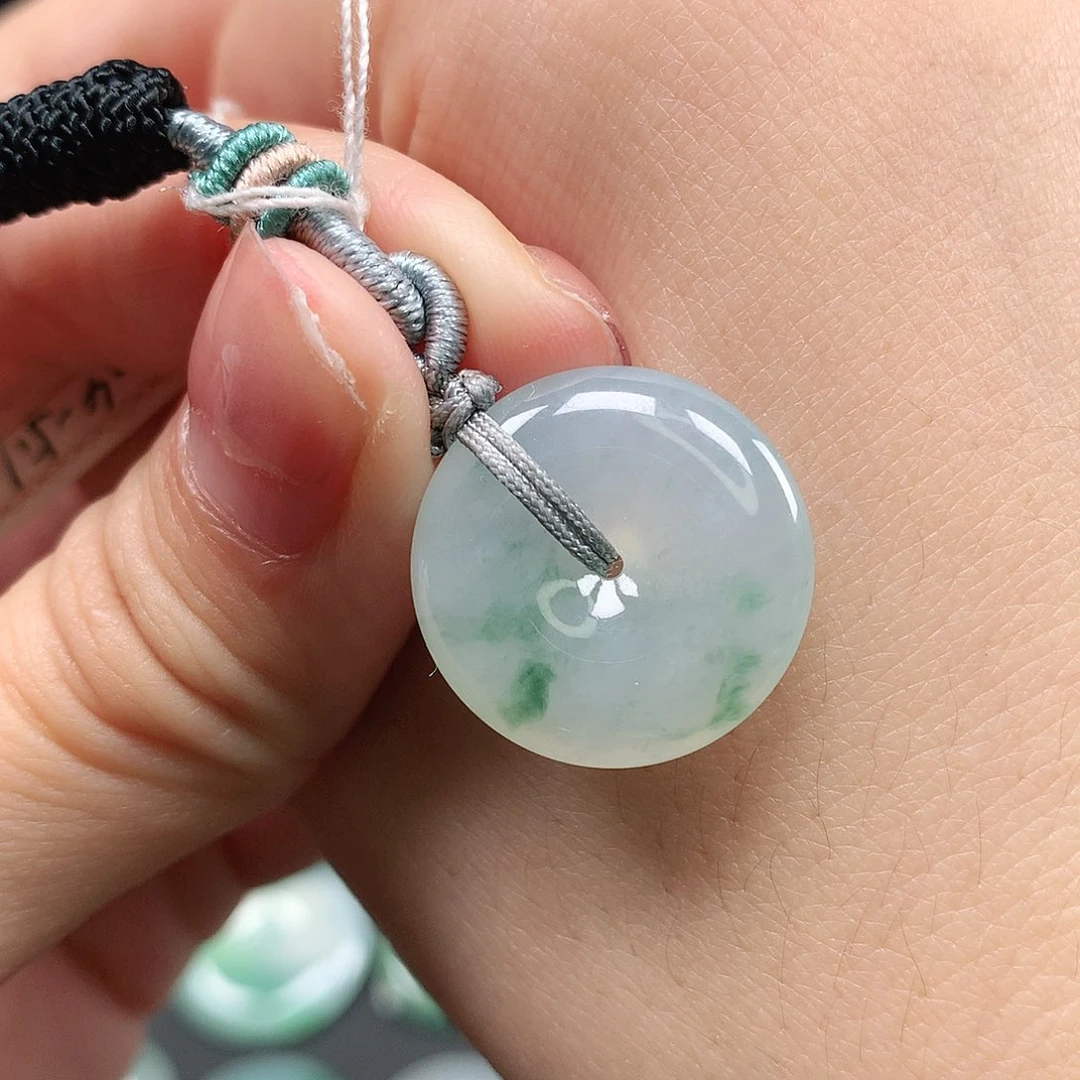 翡翠颈饰未镶嵌平安