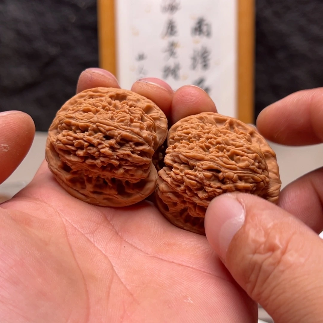 J***W文玩核桃把件南疆43黄线