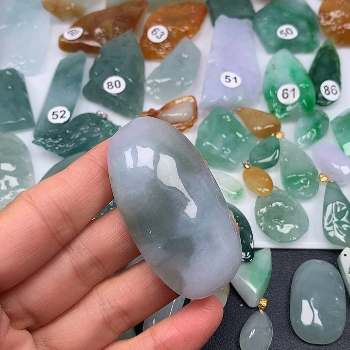 翡翠未镶嵌颈饰随型