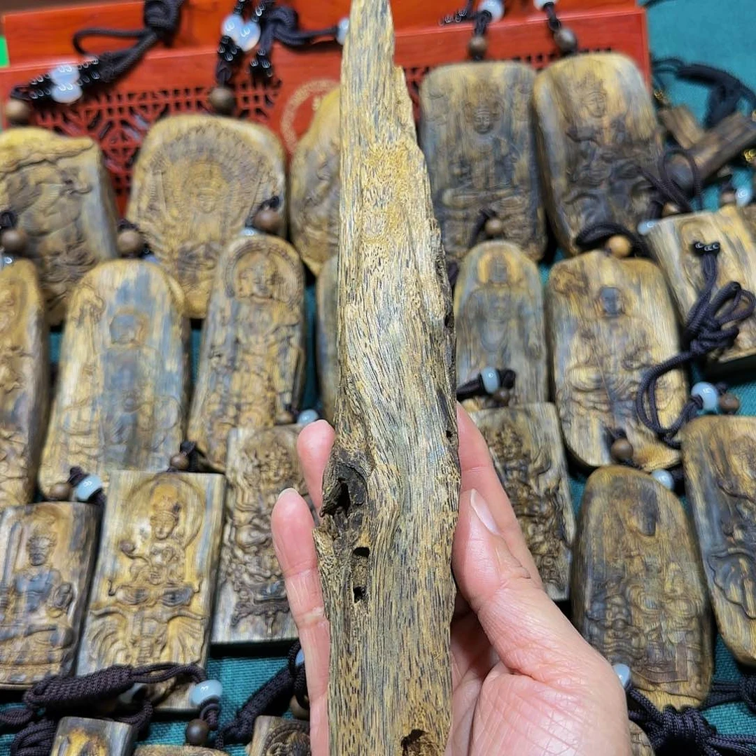 沉香沉香碎屑海南白奇乌身老料原材64克